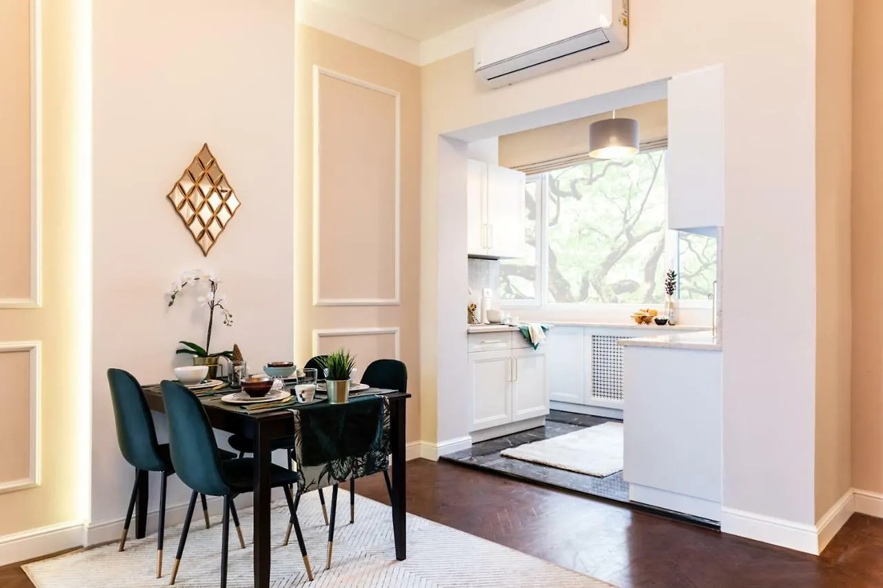 Qult - Golden Nest Apartment Bucharest