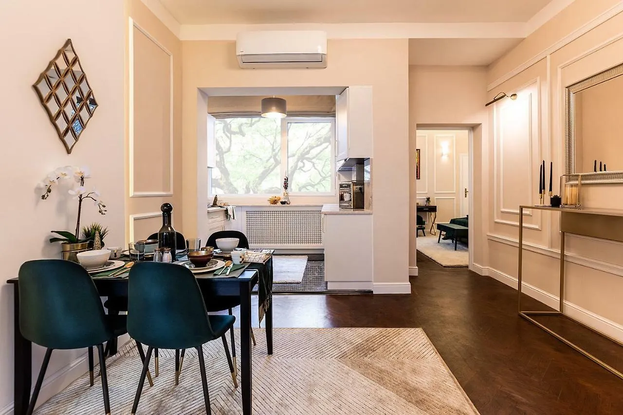 Qult - Golden Nest Apartment Bucharest 0*,