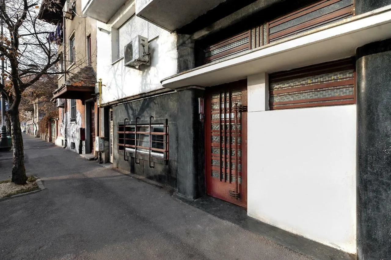 Qult - Golden Nest Apartment Bucharest