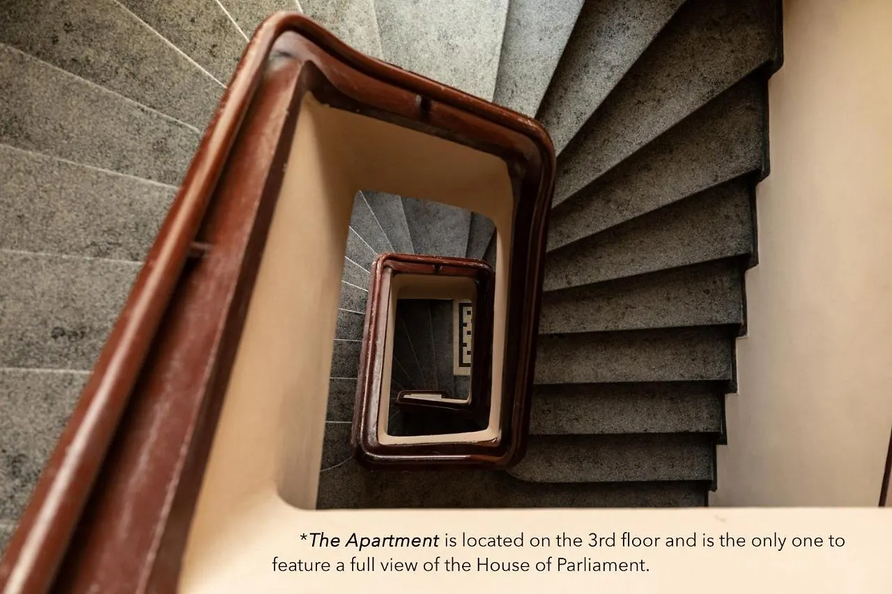 Qult - Golden Nest Apartment Bucharest Romania
