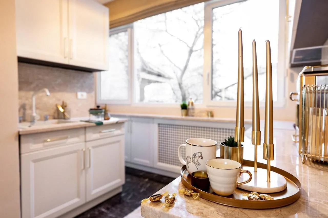 Qult - Golden Nest Apartment Bucharest