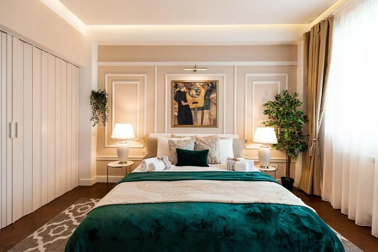Qult - Golden Nest Apartment Bucharest Romania