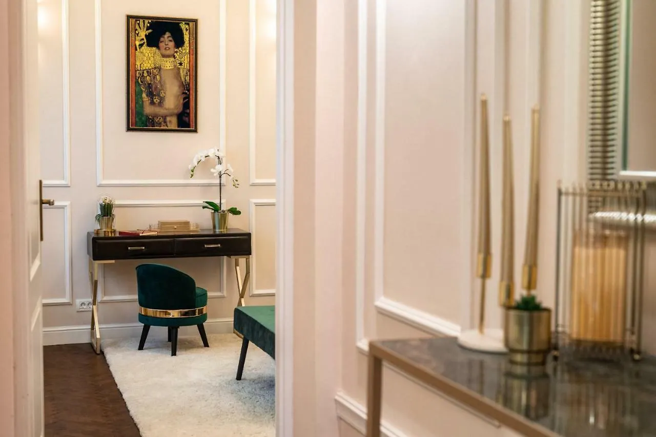 Qult - Golden Nest Apartamento Bucareste