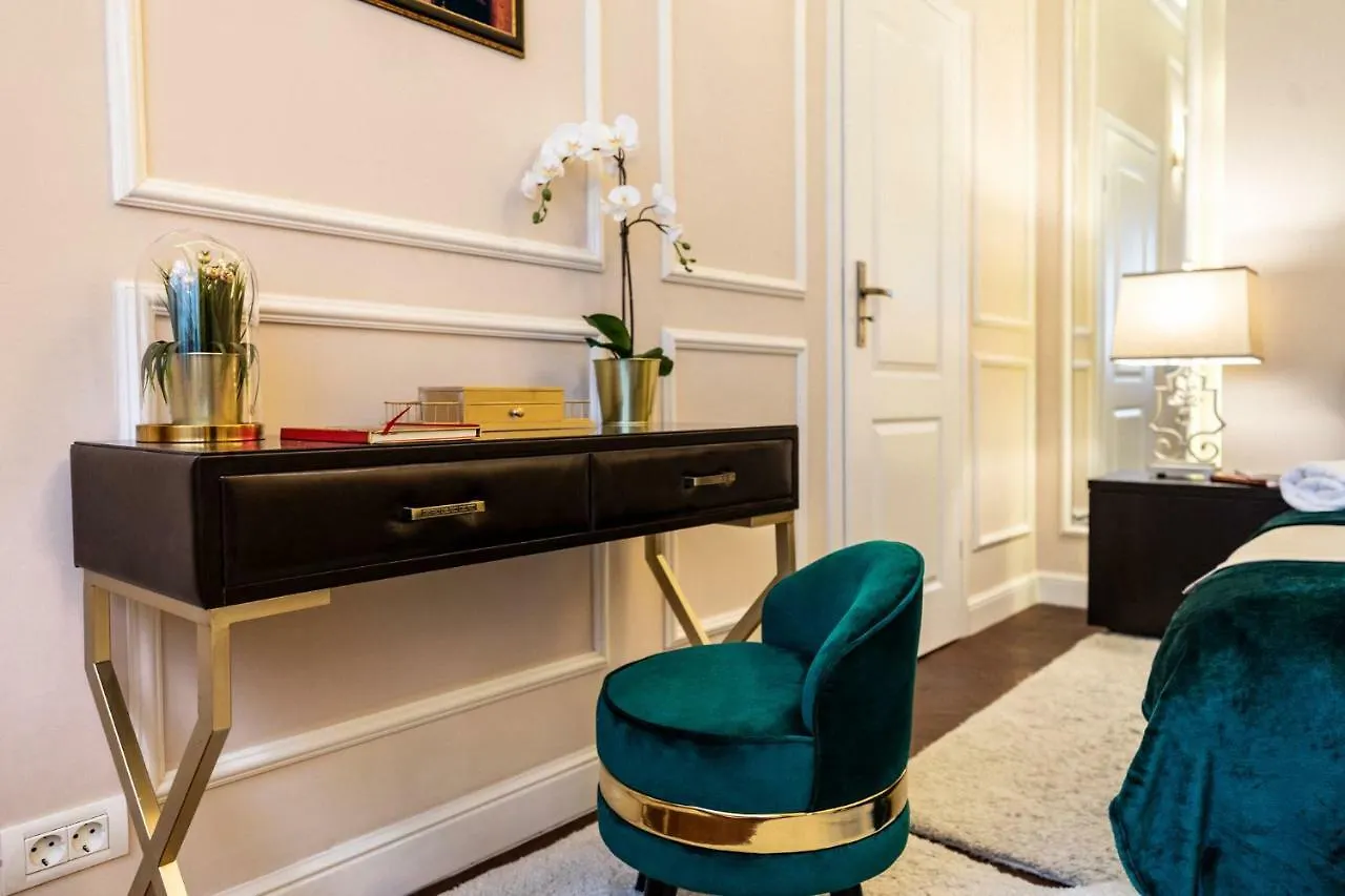Qult - Golden Nest Apartamento Bucareste